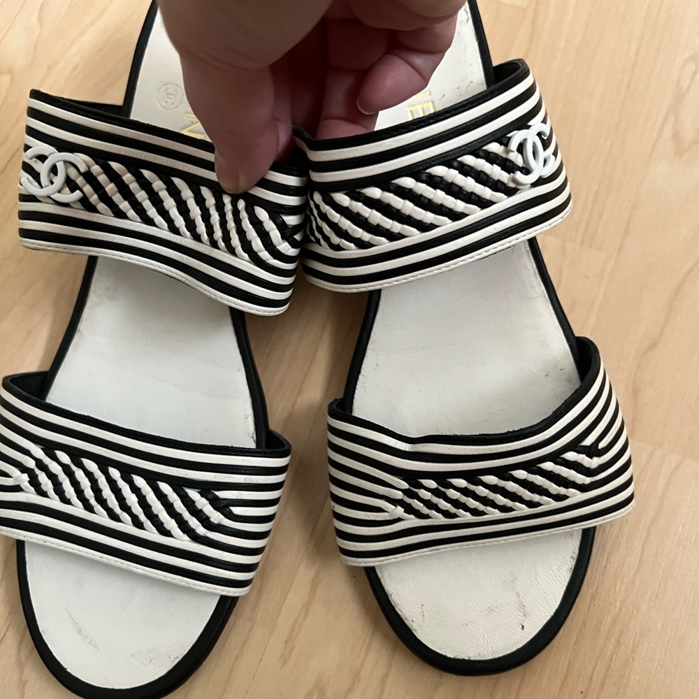Chanel black & white stripe slides US10.5 EU40.5 timeless classic